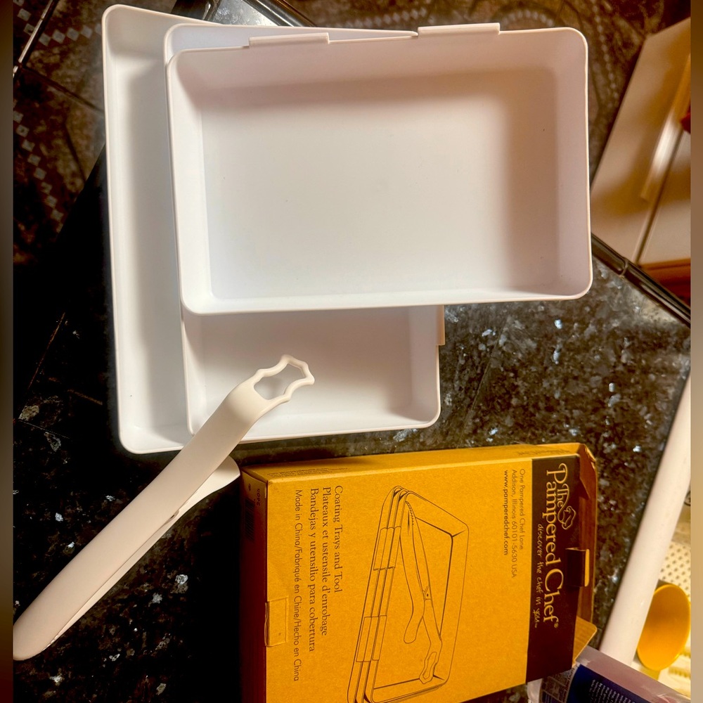 Pampered chef stackable 3 serving trays